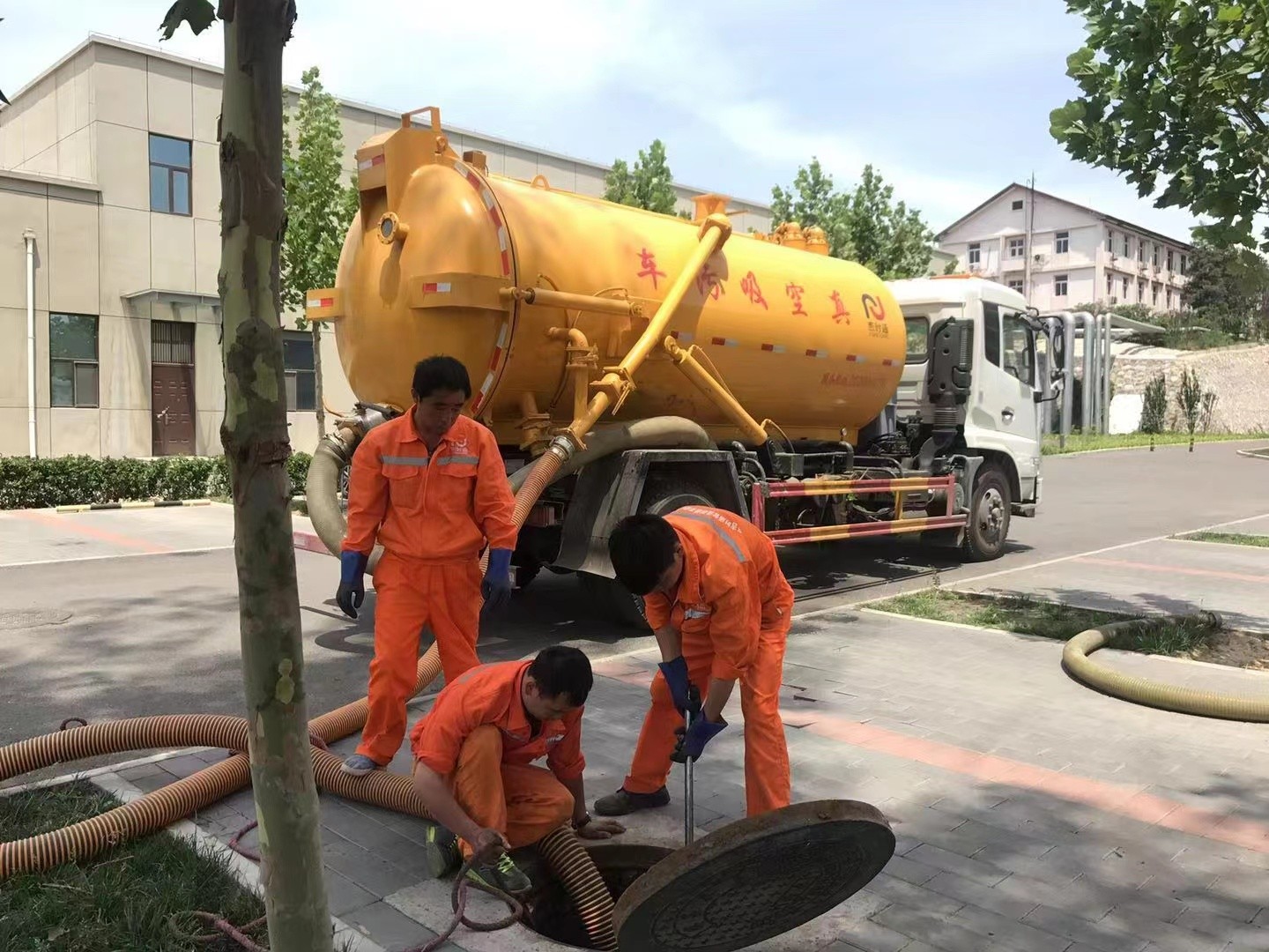 项城化粪池清理与5-8吨吸粪车施工效率分析